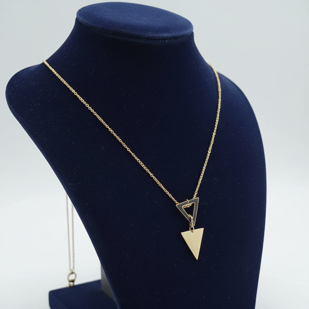IMG-20250324-WA0010-e1760931801680 (1) Cadena doble triangular elegante en acero inoxidable 304 - Imagen 1