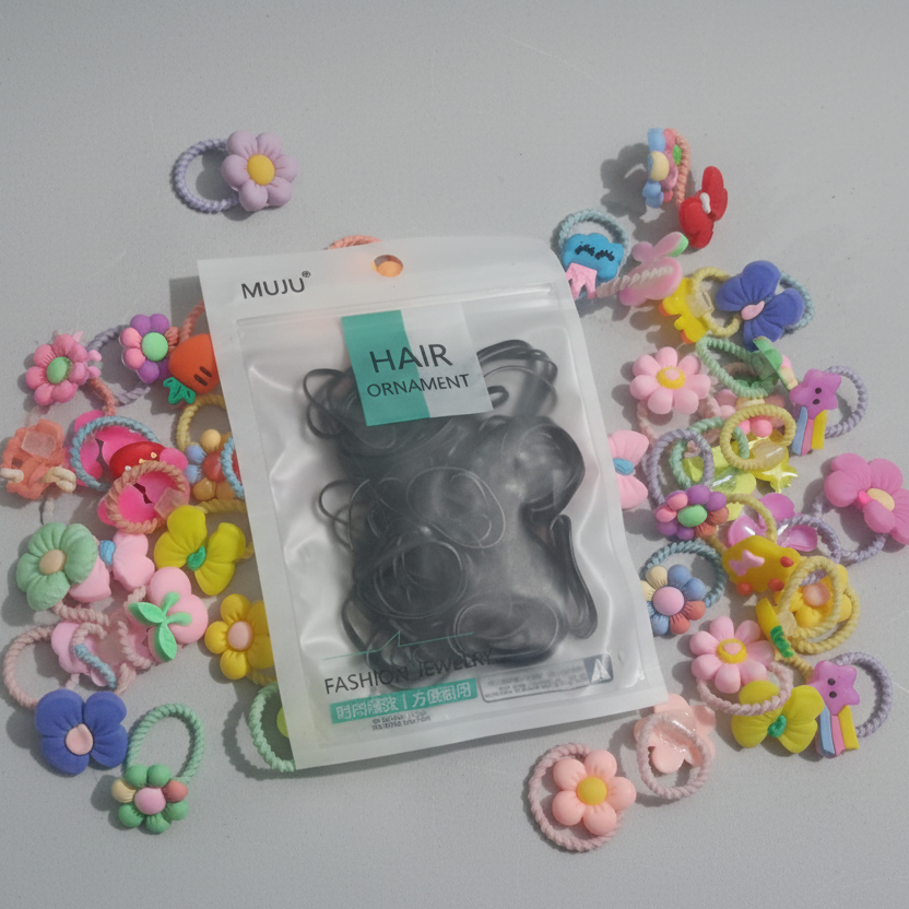 WhatsApp_Image_2026-02-25_at_10.35.25_PM Set de 100 bandas elásticas coloridas + 30 mini colitas con figuras divertidas - Imagen 1