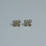 Arete pequeño moño  en acero inoxidable