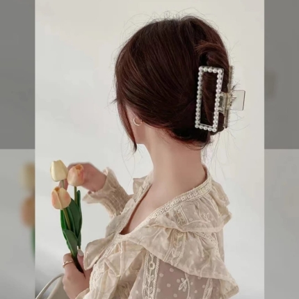 Gancho geométrico rectangular  elegante  perla hermoso 11 cm