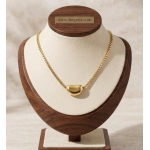 Collar con dije pequeño elegante y delicado