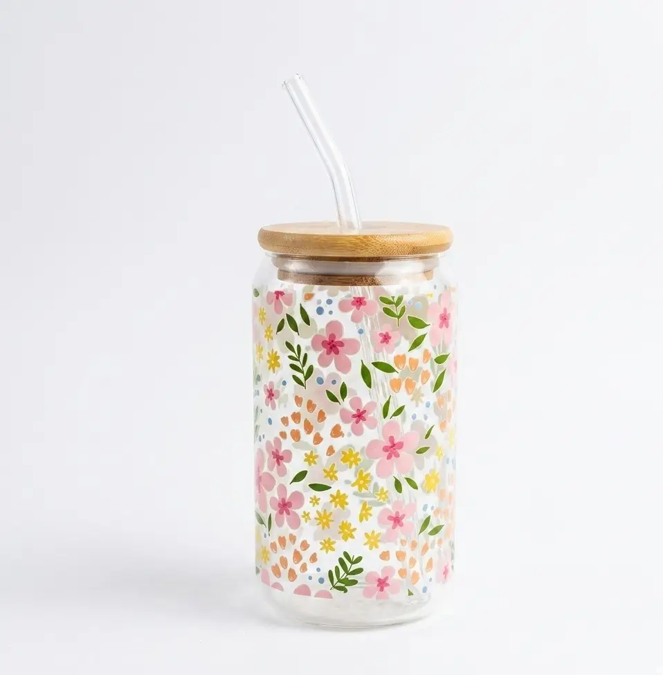 WhatsApp Image 2026-05-27 at 10.50.54 AM (1) Vaso de Vidrio Flores de temporada con Tapa de Bambú - Imagen 1