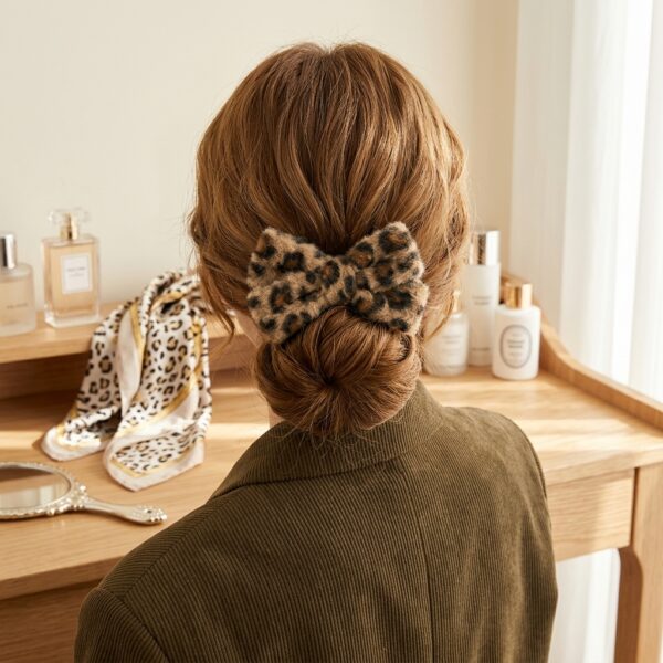 Lazo de Felpa Animal Print – El toque comfy para tu cabello