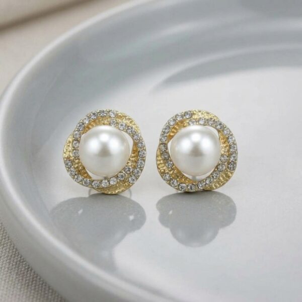 Aretes de Perla y Halo Espiral en Acero Inoxidable Dorado
