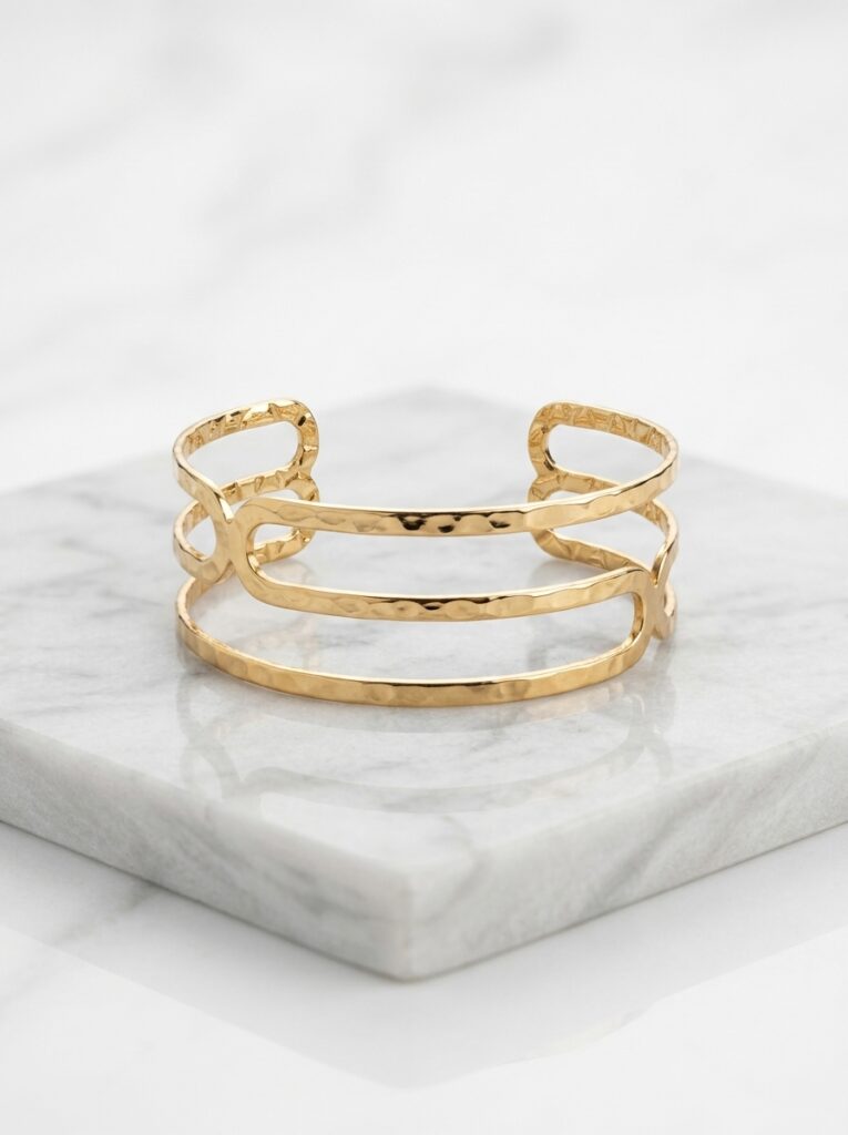 Pulsera Brazalete Abierta Delgada de Aleación Dorada